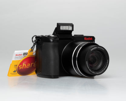 Kodak Easyshare Z8612 IS digicam w/ 8.1 MP CCD sensor + 8GB SD card (New Old Stock)