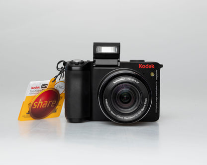 Kodak Easyshare Z8612 IS digicam w/ 8.1 MP CCD sensor + 8GB SD card (New Old Stock)