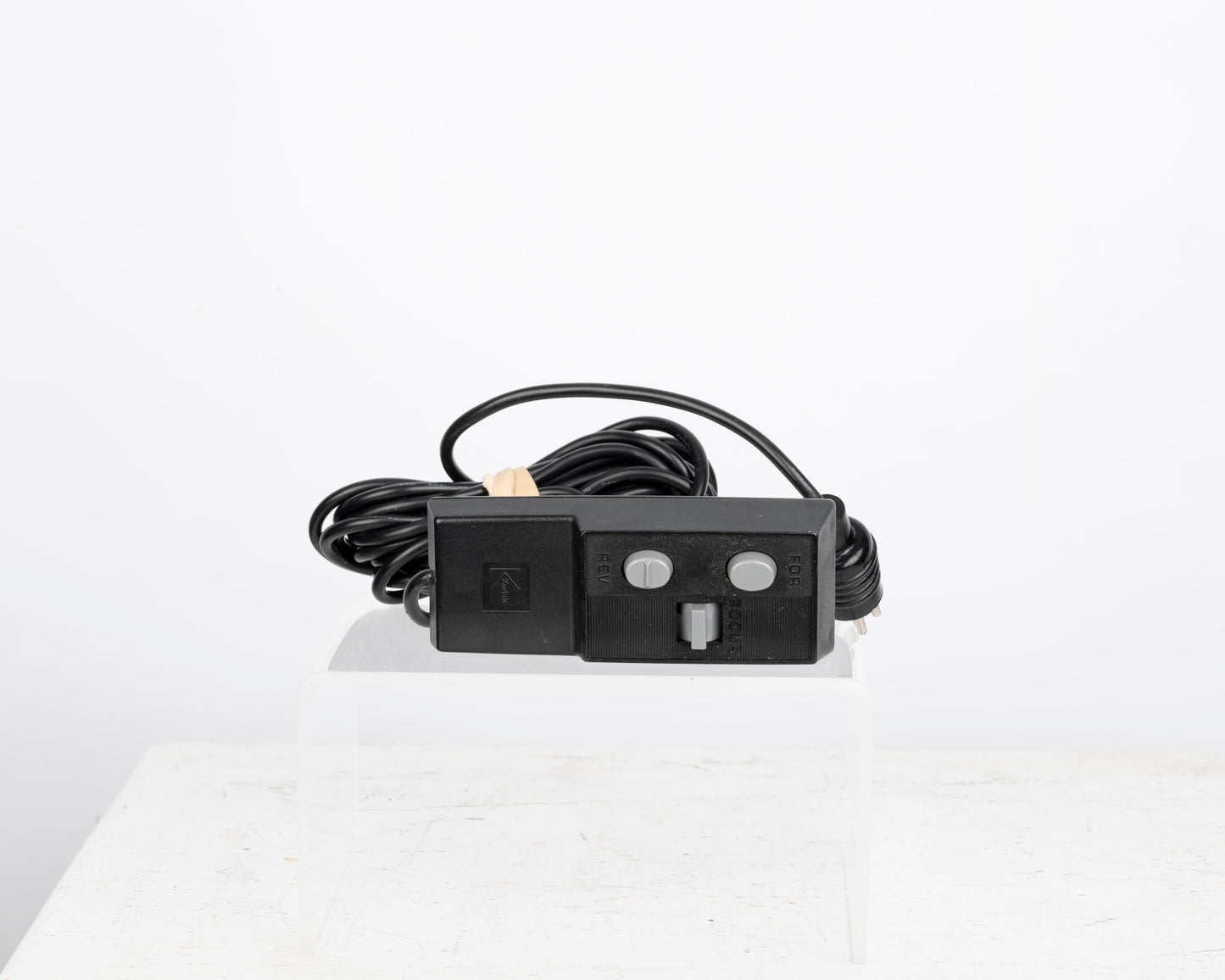 Kodak Ektagraphic III E Plus 35mm slide projector w/ Ektanar C 102-125mm f3.5 zoom lens