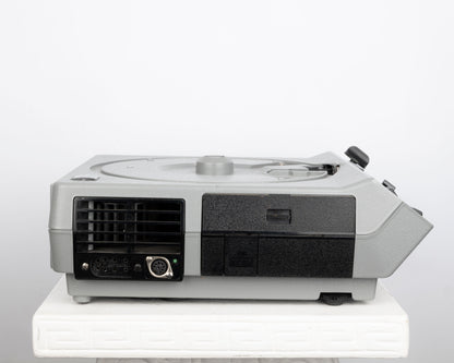 Kodak Ektagraphic III E Plus 35mm slide projector w/ Ektanar C 102-125mm f3.5 zoom lens