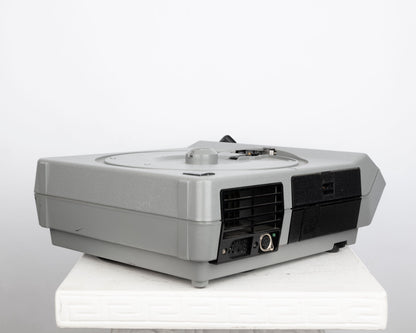 Kodak Ektagraphic III E Plus 35mm slide projector w/ Ektanar C 102-125mm f3.5 zoom lens