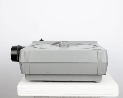 Kodak Ektagraphic III E Plus 35mm slide projector w/ Ektanar C 102-125mm f3.5 zoom lens
