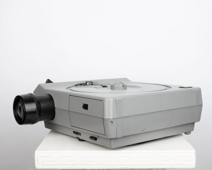 Kodak Ektagraphic III E Plus 35mm slide projector w/ Ektanar C 102-125mm f3.5 zoom lens
