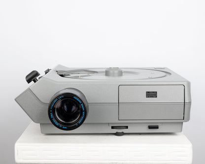 Kodak Ektagraphic III E Plus 35mm slide projector w/ Ektanar C 102-125mm f3.5 zoom lens