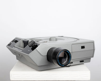 Kodak Ektagraphic III E Plus 35mm slide projector w/ Ektanar C 102-125mm f3.5 zoom lens