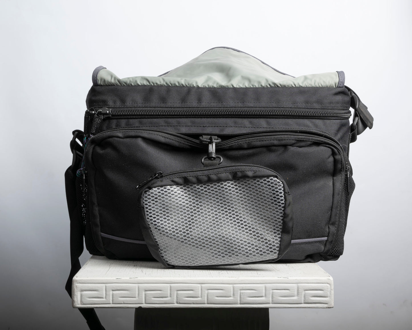 Lowepro Nova 5 grand sac pour appareil photo (noir avec bordure grise)