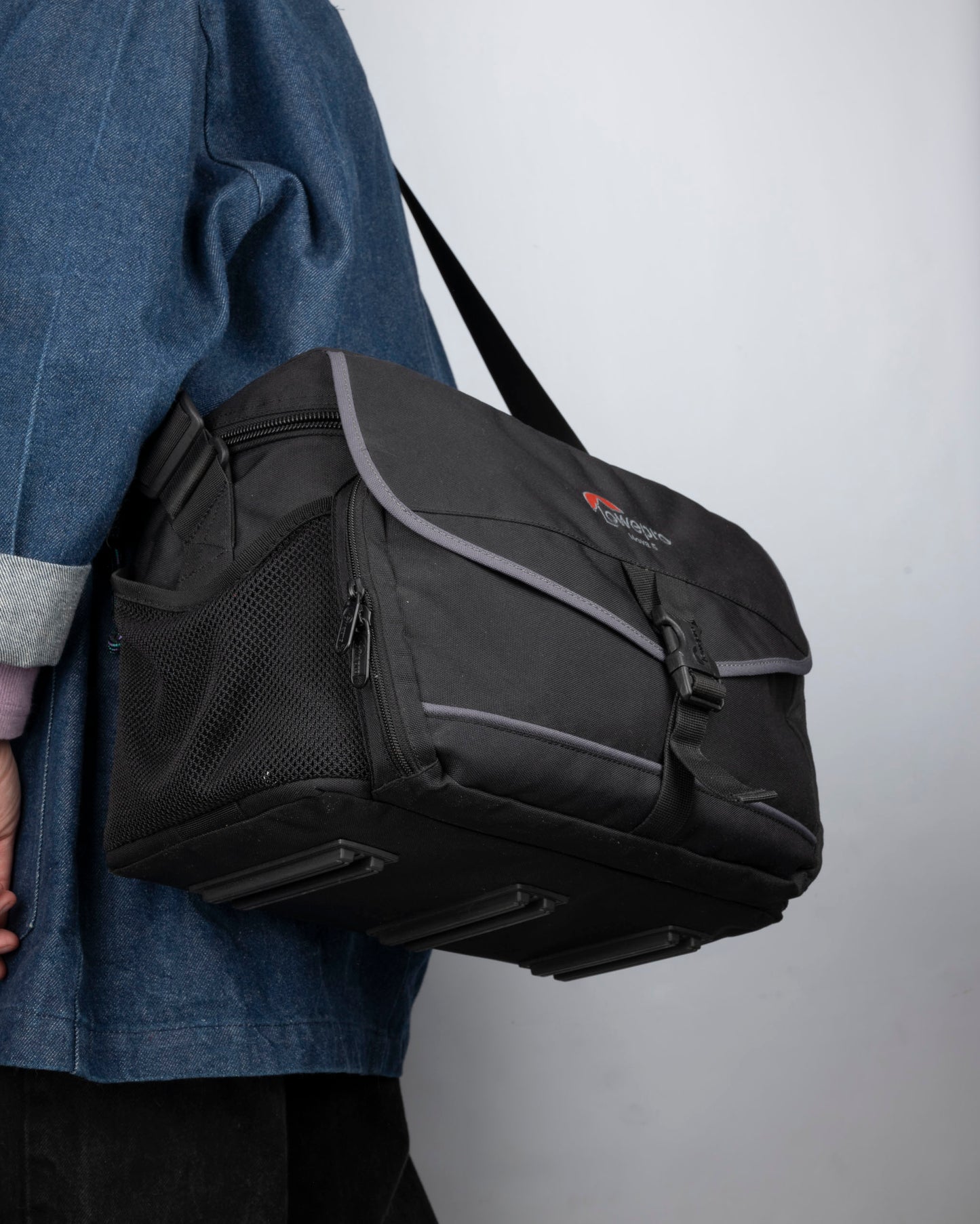 Lowepro Nova 5 grand sac pour appareil photo (noir avec bordure grise)