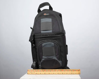 Caméra arrière Lowepro SlingShot 100 AW