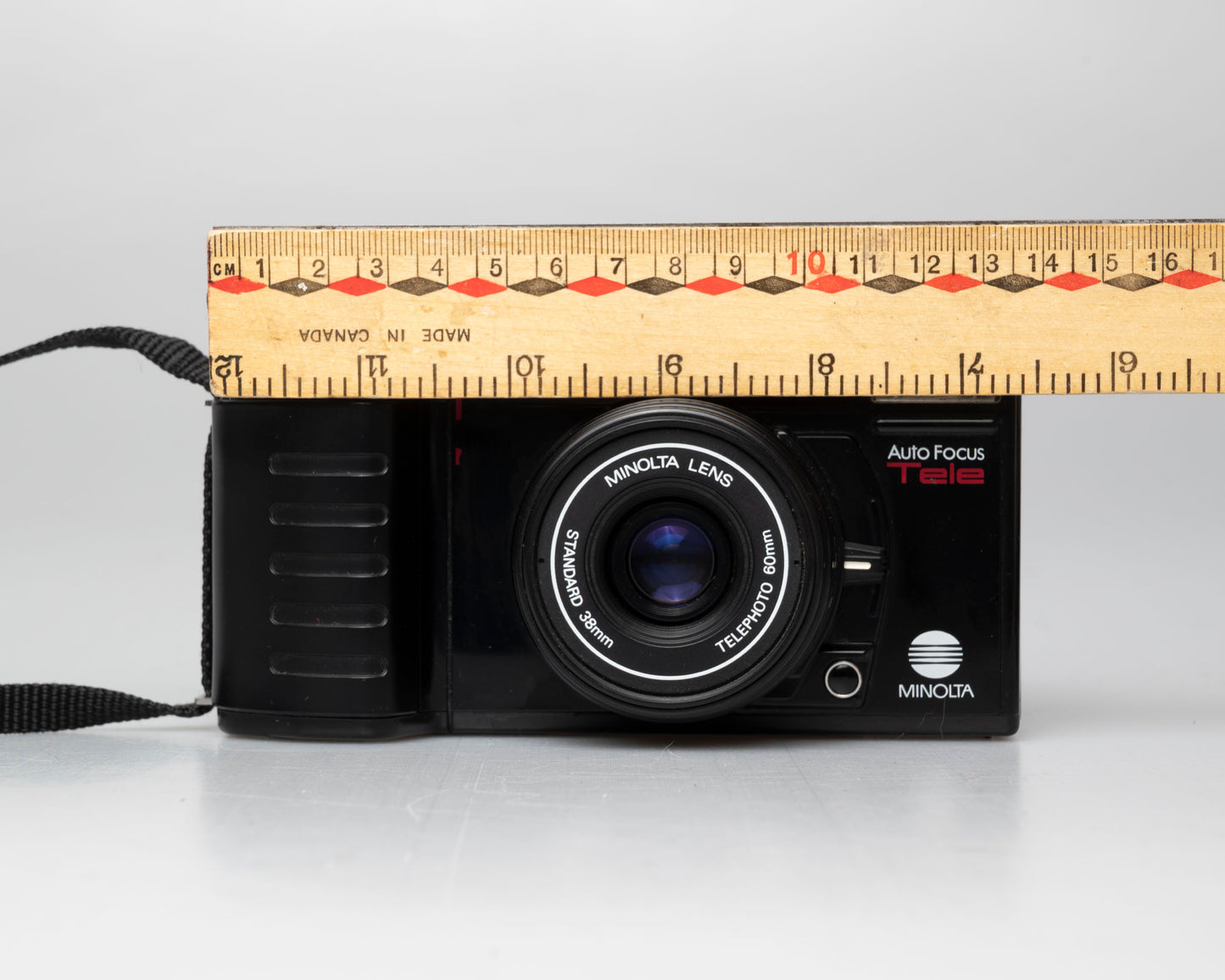 Appareil photo argentique à mise au point automatique Minolta AF Tele à double objectif 35mm avec boîte (numéro de série 58114422)