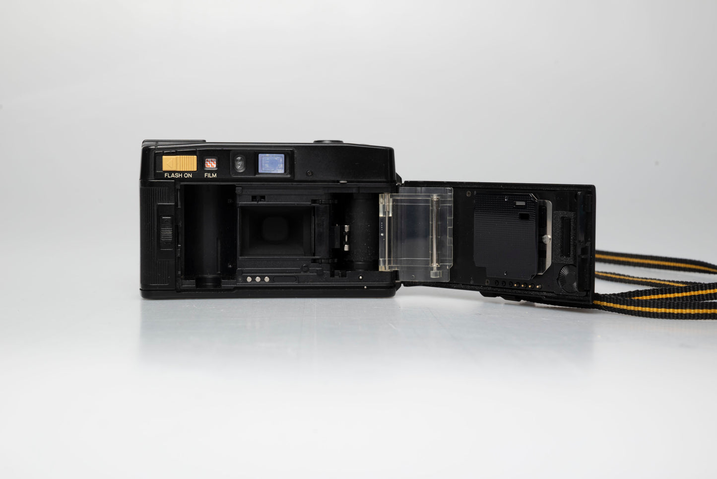 Minolta AF-S Auto Focus D 35mm camera w/ case (serial 5040389)