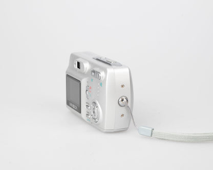 Appareil photo numérique Minolta Dimage E323 avec capteur CCD 3,2 MP (utilise des piles AA et des cartes mémoire SD)