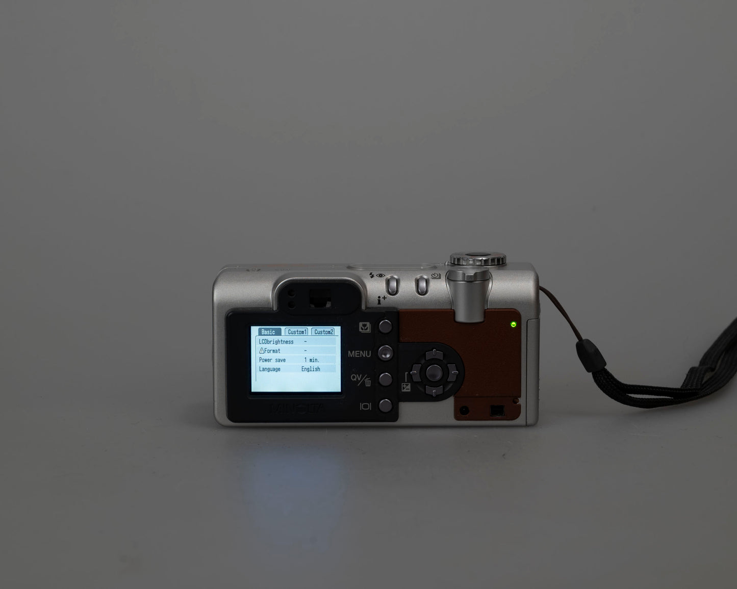 Minolta DiMage F200 4 MP CCD sensor digicam w/ 256MB SD + original box + manuals (uses AA batteries)