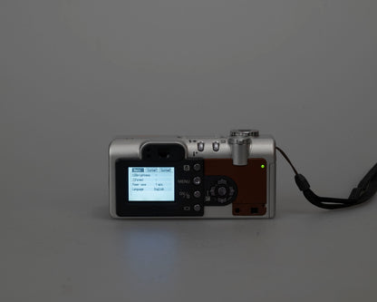 Minolta DiMage F200 4 MP CCD sensor digicam w/ 256MB SD + original box + manuals (uses AA batteries)