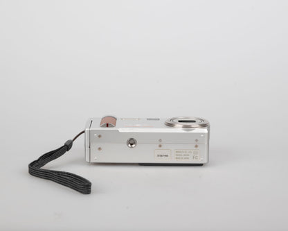 Minolta DiMage F200 4 MP CCD sensor digicam w/ 256MB SD + original box + manuals (uses AA batteries)