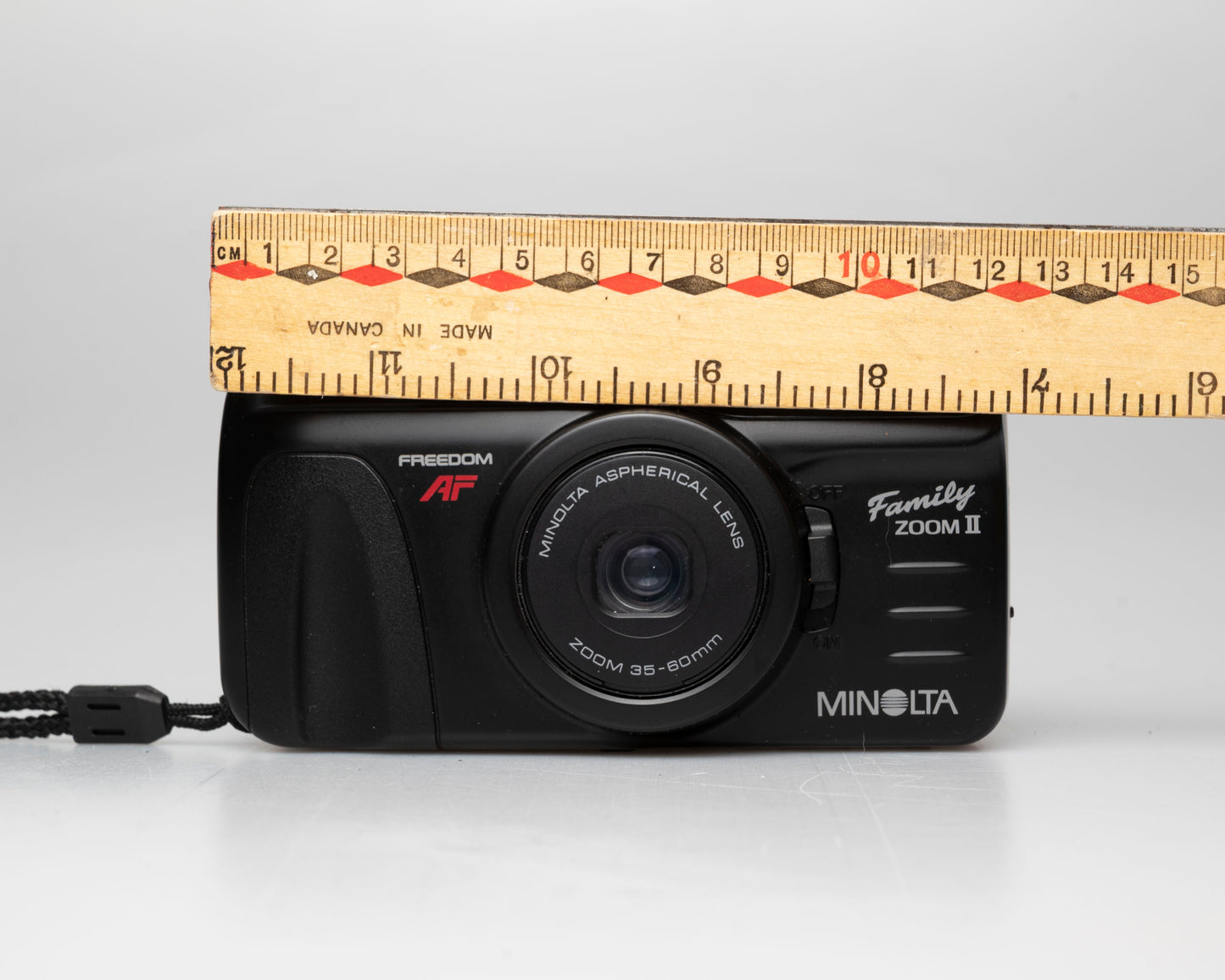 Appareil photo Minolta Family Zoom II 35mm avec étui (numéro de série 41974429)