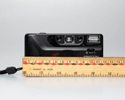 Minolta Freedom 35AF 35mm point-and-shoot camera w/ box, case, and manual (serial 19401562)