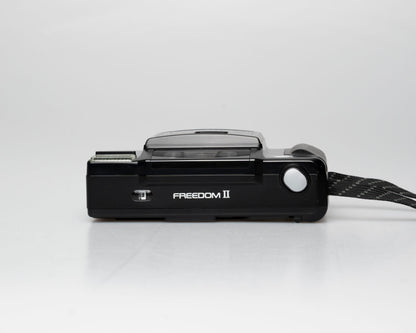 Minolta Freedom II Auto-focus 35mm camera w/ case (serial 3417595)