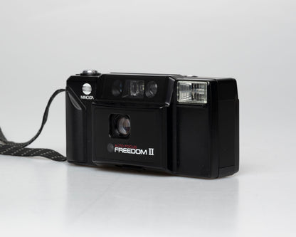 Minolta Freedom II Auto-focus 35mm camera w/ case (serial 3417595)