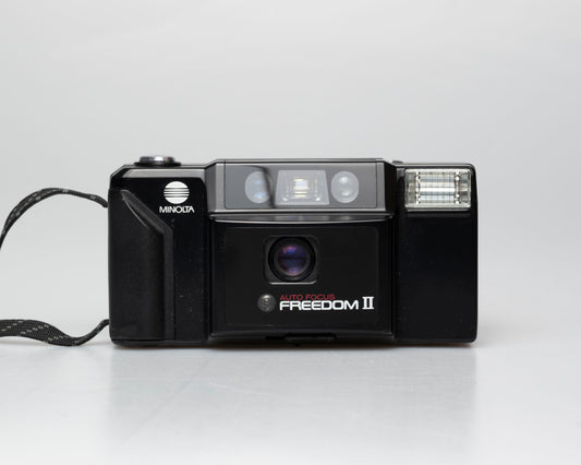 Minolta Freedom II Auto-focus 35mm camera w/ case (serial 3417595)
