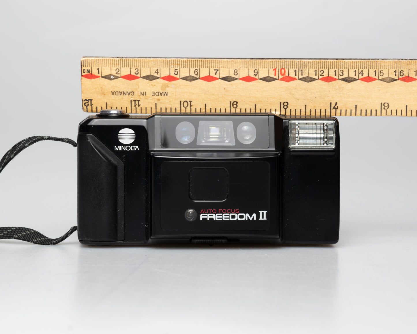 Minolta Freedom II Auto-focus 35mm camera w/ case (serial 3417595)