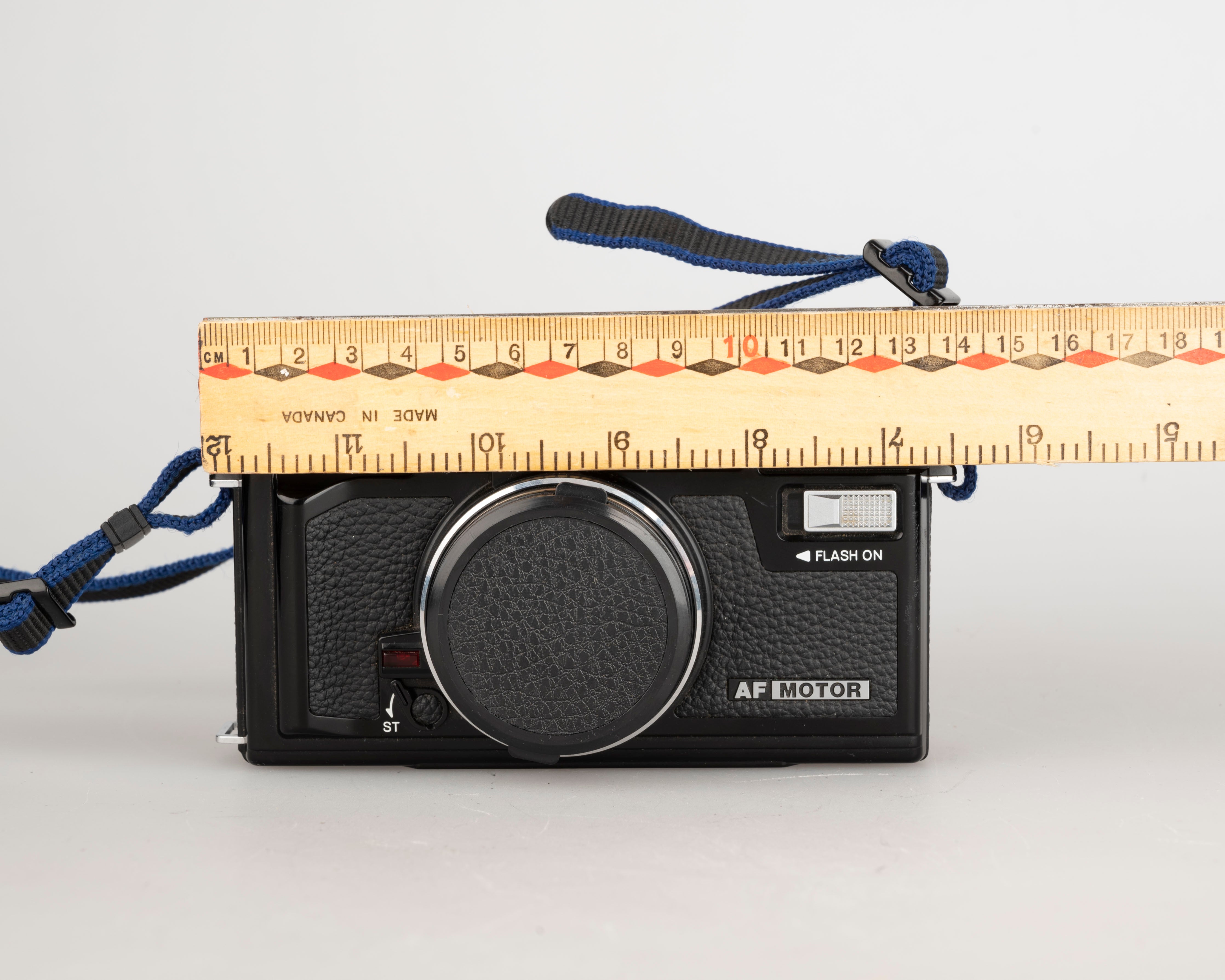 Minolta Hi-Matic AF2-M 35mm camera (serial 1310759) – New Wave Pool