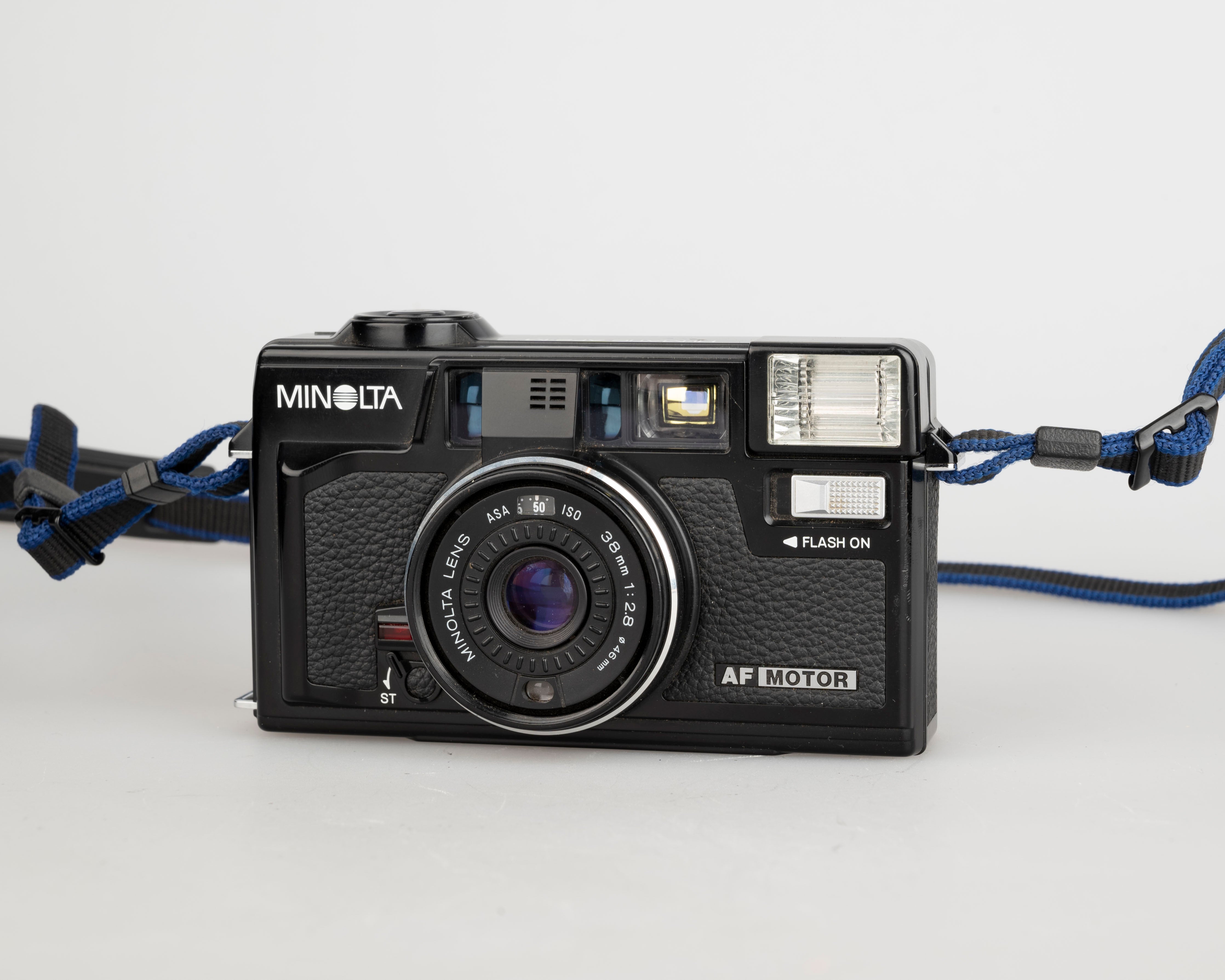 Minolta Hi-Matic AF2-M 35mm camera (serial 1310759) – New Wave Pool