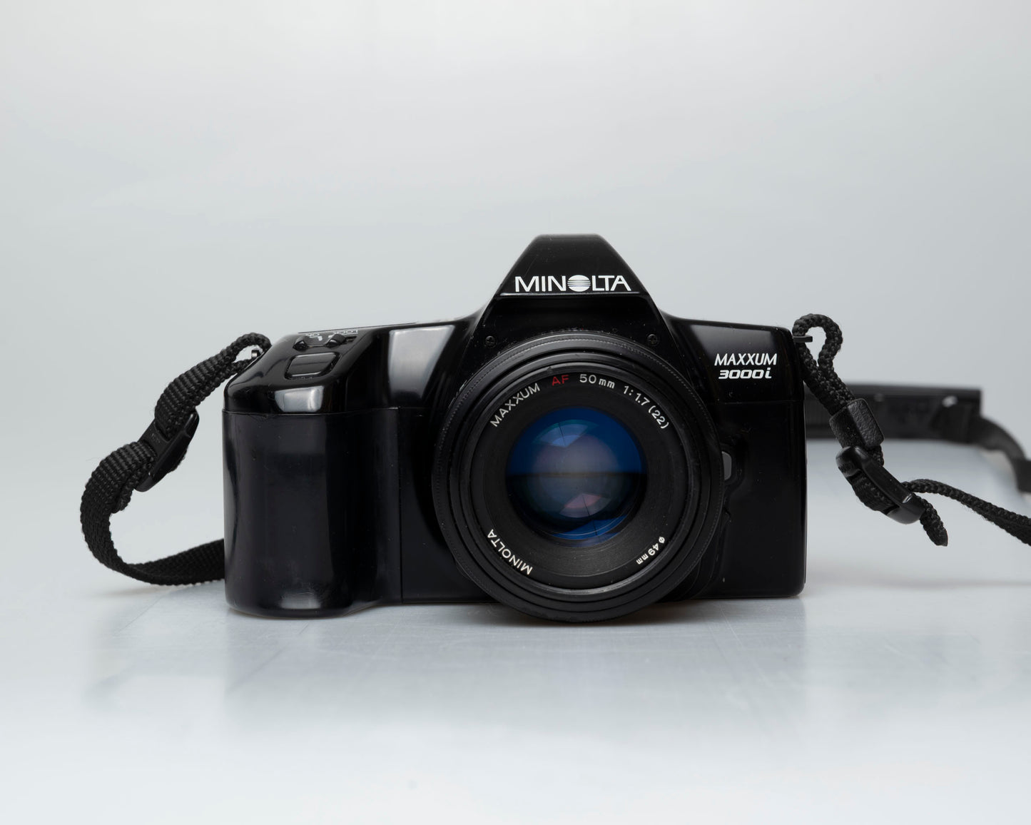 Minolta Dynax 3000i 35mm SLR avec objectif Minolta AF 50mm f1.7 + flash Program D 314i (numéro de série 62301669)