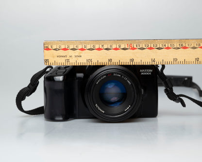 Minolta Dynax 3000i 35mm SLR avec objectif Minolta AF 50mm f1.7 + flash Program D 314i (numéro de série 62301669)