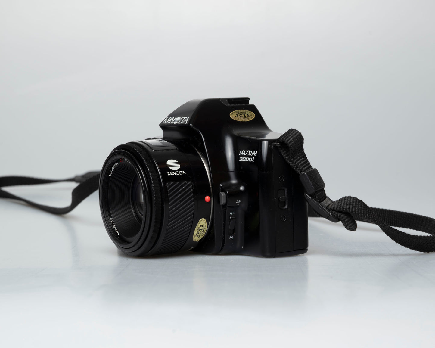 Minolta Dynax 3000i 35mm SLR avec objectif Minolta AF 50mm f1.7 + flash Program D 314i (numéro de série 62301669)