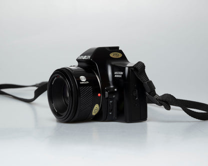 Minolta Dynax 3000i 35mm SLR avec objectif Minolta AF 50mm f1.7 + flash Program D 314i (numéro de série 62301669)