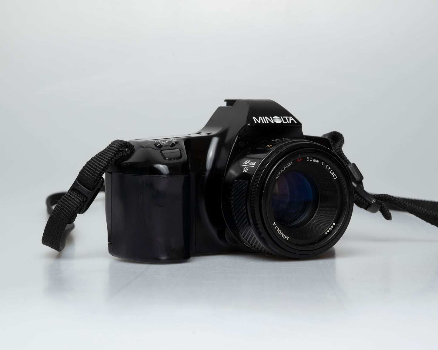 Minolta Dynax 3000i 35mm SLR avec objectif Minolta AF 50mm f1.7 + flash Program D 314i (numéro de série 62301669)
