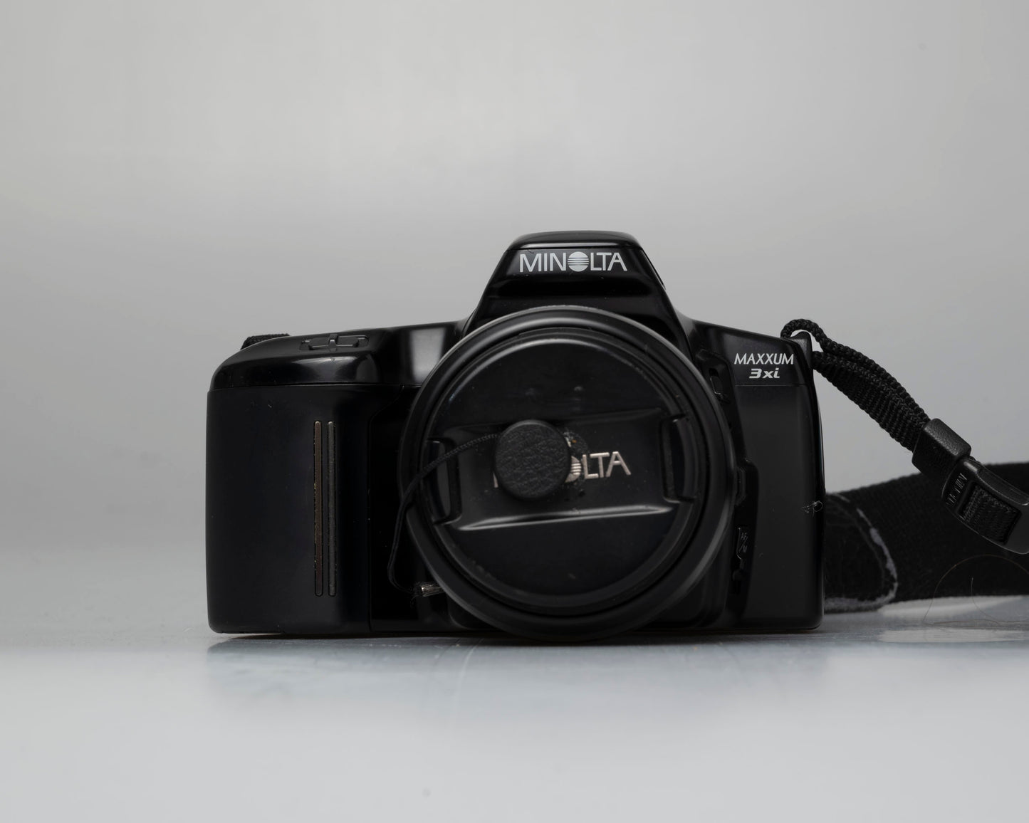 Minolta Maxxum 3xi 35mm film SLR w/ 28-80mm lens (serial 19125142)