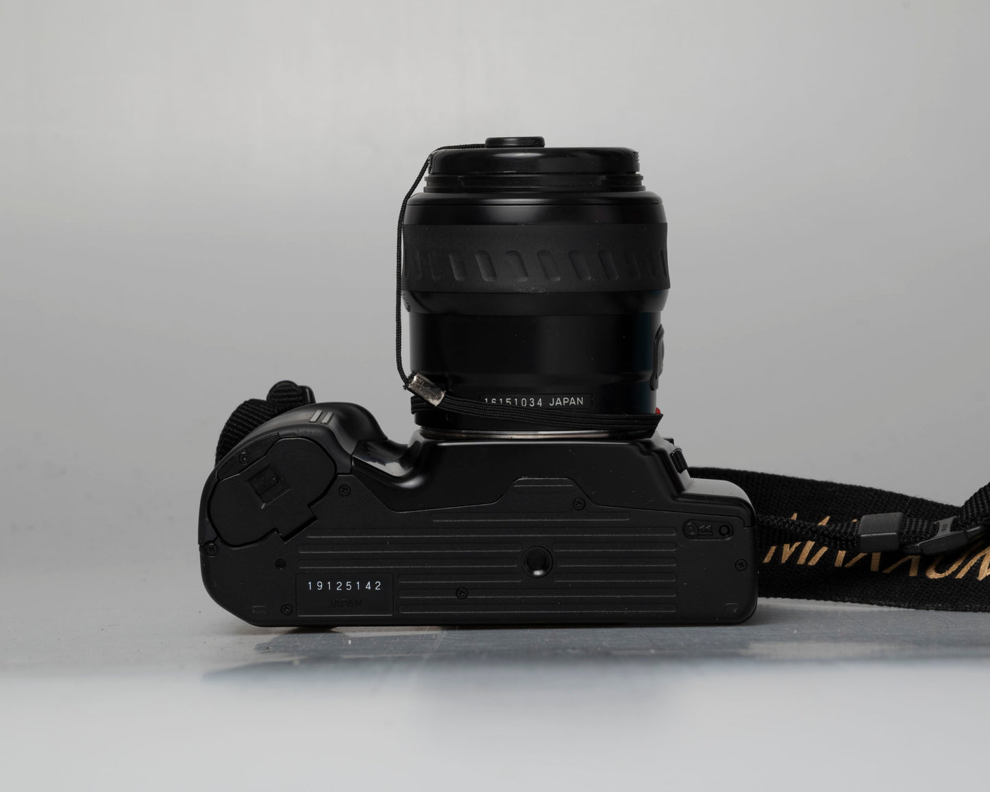 Minolta Maxxum 3xi 35mm film SLR w/ 28-80mm lens (serial 19125142)