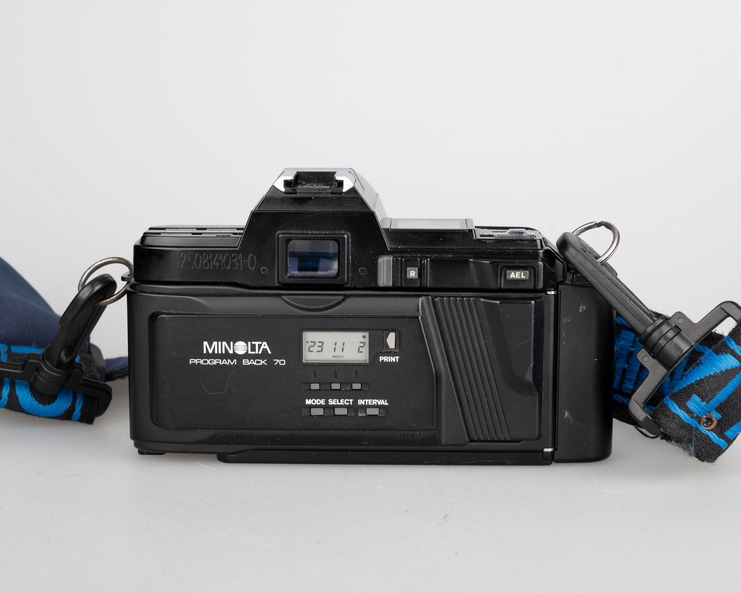 Minolta Maxxum 7000 SLR à film 35 mm avec objectif 50 mm f1.7 + flash 4000AF + Données de programme Back 70 (série 18038659)