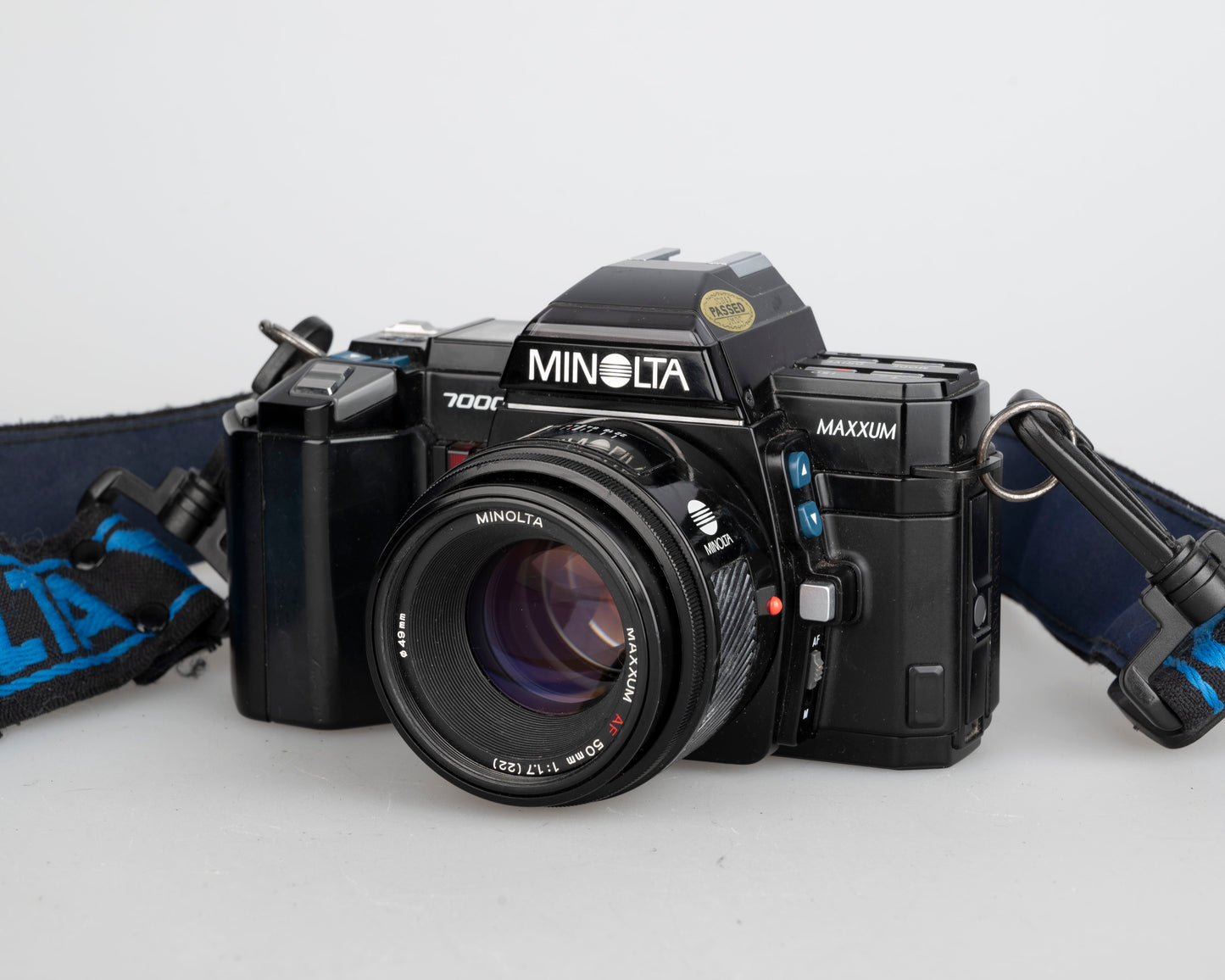 Minolta Maxxum 7000 SLR à film 35 mm avec objectif 50 mm f1.7 + flash 4000AF + Données de programme Back 70 (série 18038659)