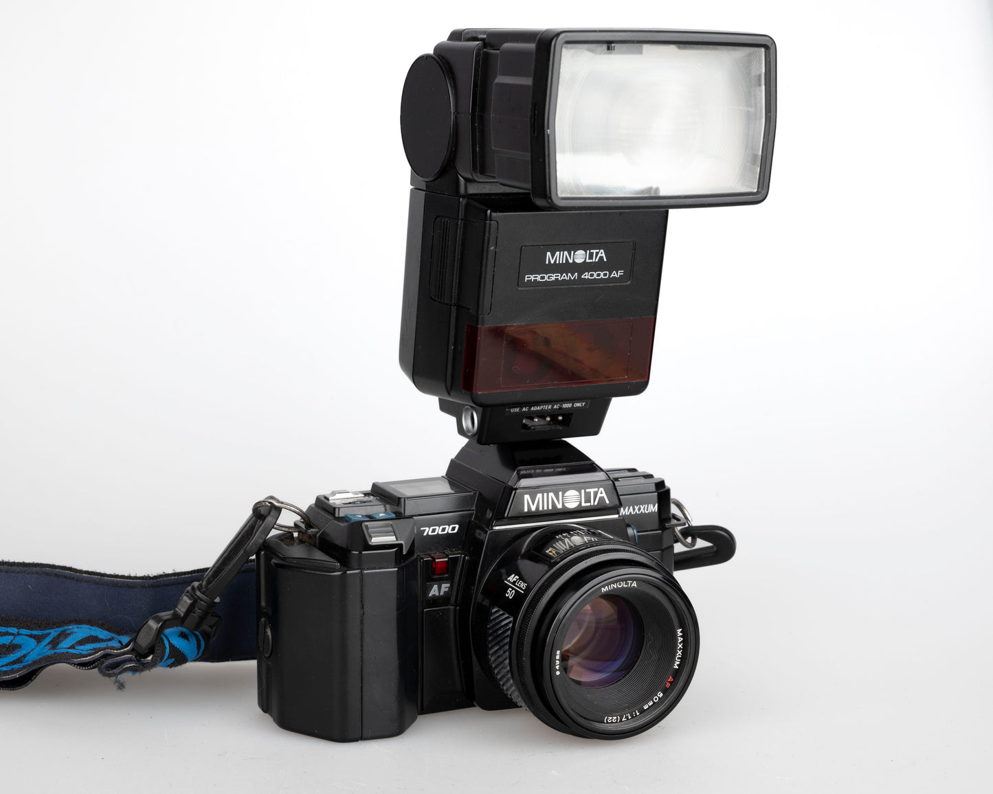 Minolta Maxxum 7000 SLR à film 35 mm avec objectif 50 mm f1.7 + flash 4000AF + Données de programme Back 70 (série 18038659)