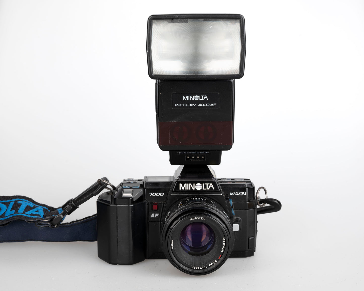 Minolta Maxxum 7000 SLR à film 35 mm avec objectif 50 mm f1.7 + flash 4000AF + Données de programme Back 70 (série 18038659)