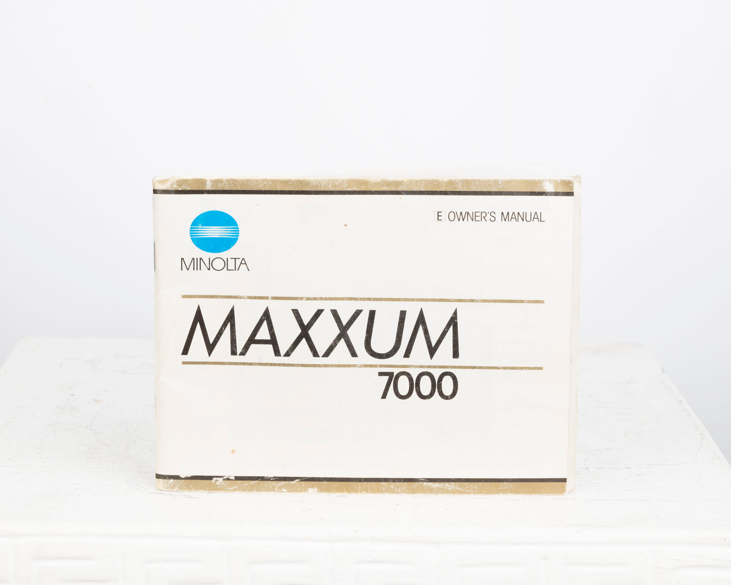 Minolta Maxxum 7000 SLR à film 35 mm avec objectif 50 mm f1.7 + flash 4000AF + Données de programme Back 70 (série 18038659)