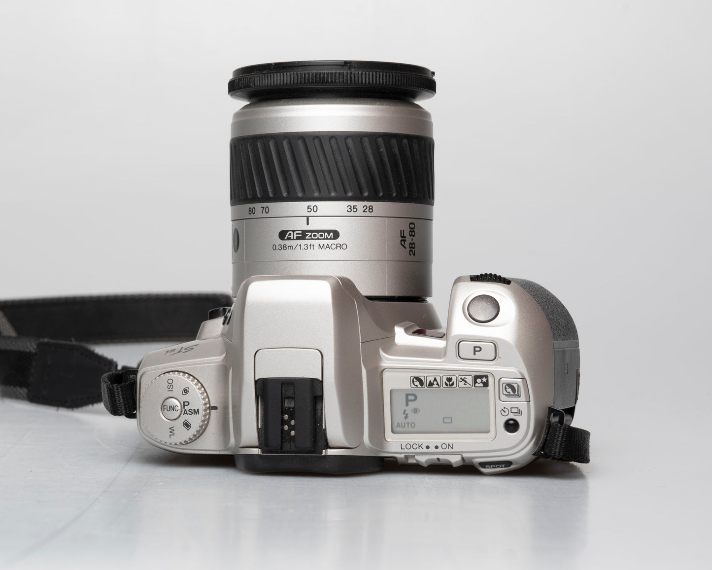 Minolta Maxxum STsi reflex 35 mm avec objectif 28-80 mm (série 91005445)