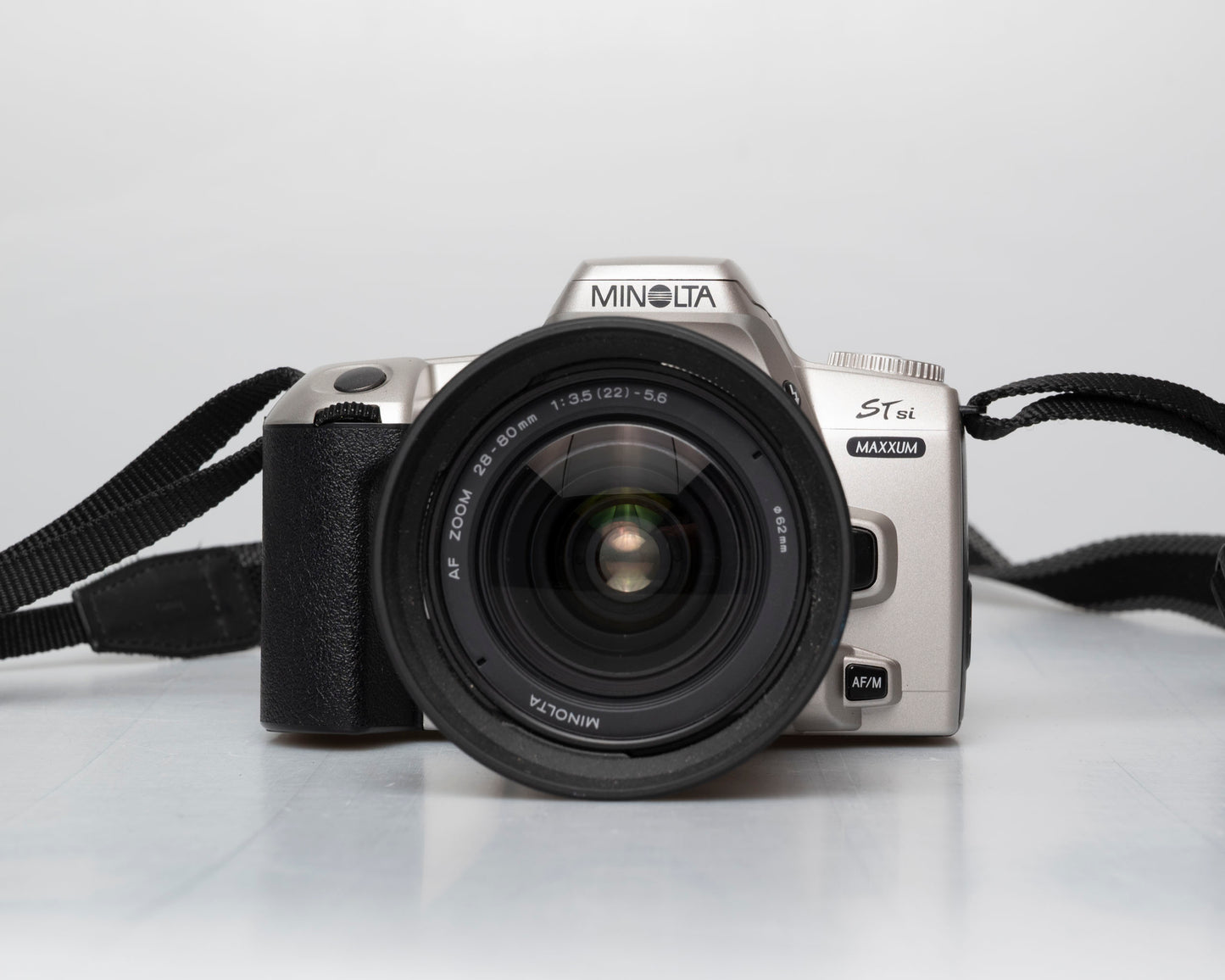 Minolta Maxxum STsi reflex 35 mm avec objectif 28-80 mm (série 91005445)