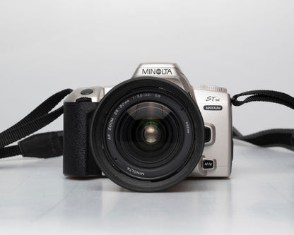 Minolta Maxxum STsi reflex 35 mm avec objectif 28-80 mm (série 91005445)
