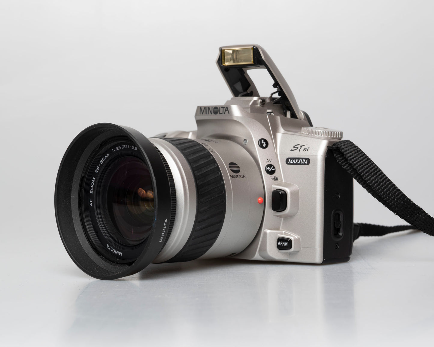 Minolta Maxxum STsi reflex 35 mm avec objectif 28-80 mm (série 91005445)