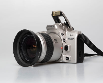 Minolta Maxxum STsi reflex 35 mm avec objectif 28-80 mm (série 91005445)