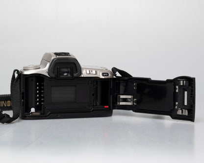 Minolta Maxxum STsi reflex 35 mm avec objectif 28-80 mm (série 91005445)