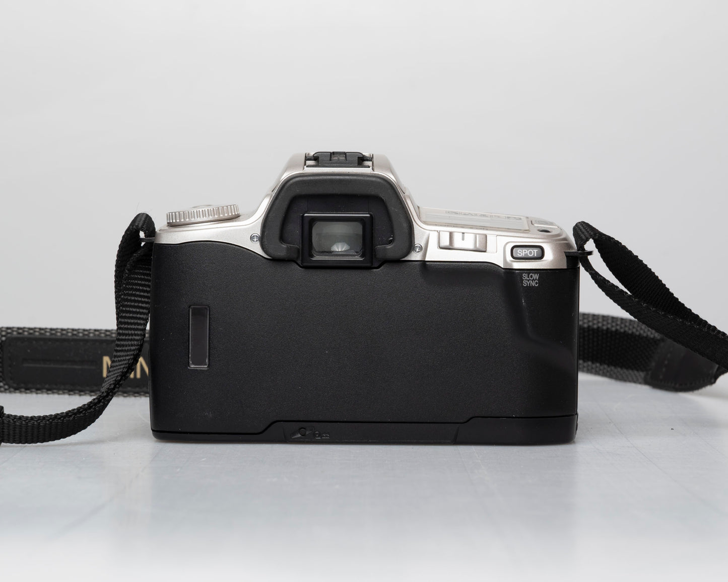 Minolta Maxxum STsi reflex 35 mm avec objectif 28-80 mm (série 91005445)