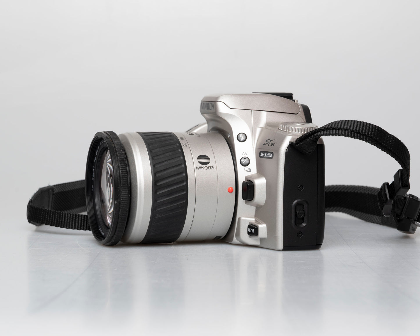 Minolta Maxxum STsi reflex 35 mm avec objectif 28-80 mm (série 91005445)