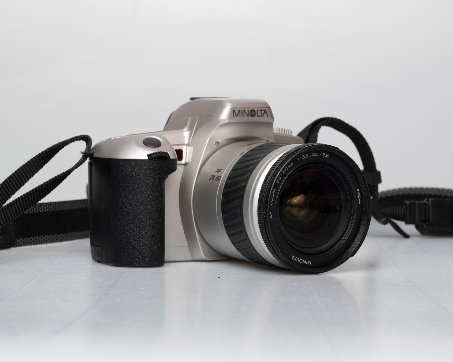 Minolta Maxxum STsi reflex 35 mm avec objectif 28-80 mm (série 91005445)