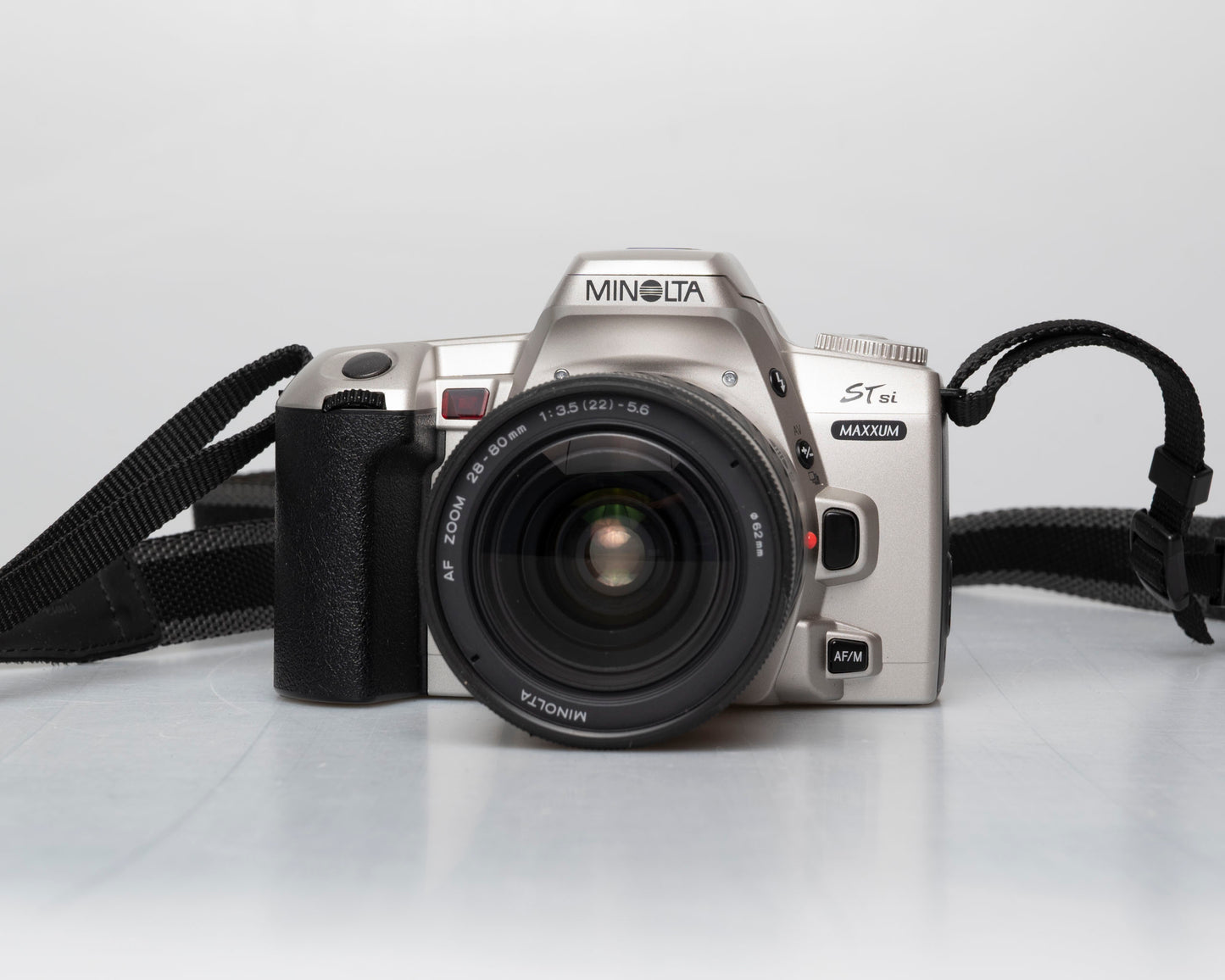 Minolta Maxxum STsi reflex 35 mm avec objectif 28-80 mm (série 91005445)