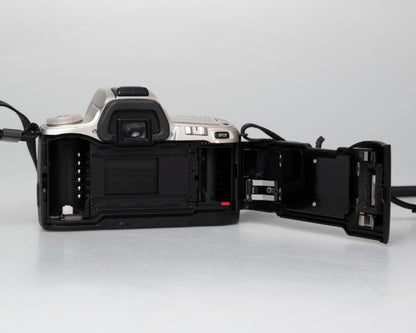 Minolta Maxxum XTsi 35mm film SLR w/ 35-70mm lens (serial 98201354)
