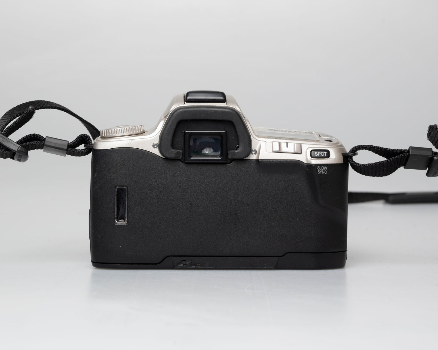 Minolta Maxxum XTsi 35mm film SLR w/ 35-70mm lens (serial 98201354)